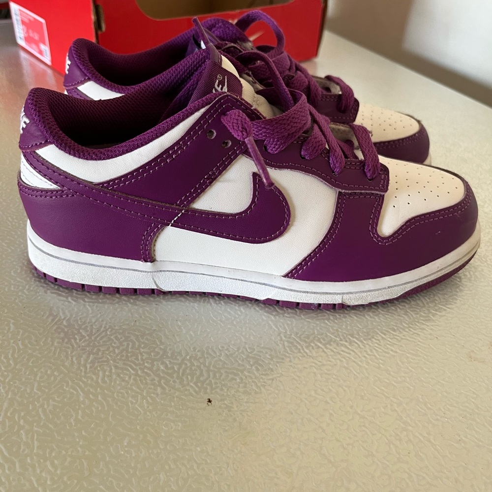Nike Kids Sneakers in Purple and White